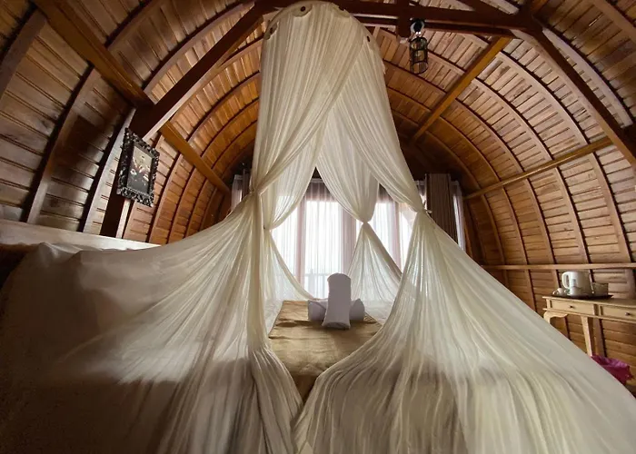 Suwehan Cliff House With Hammock Polilit